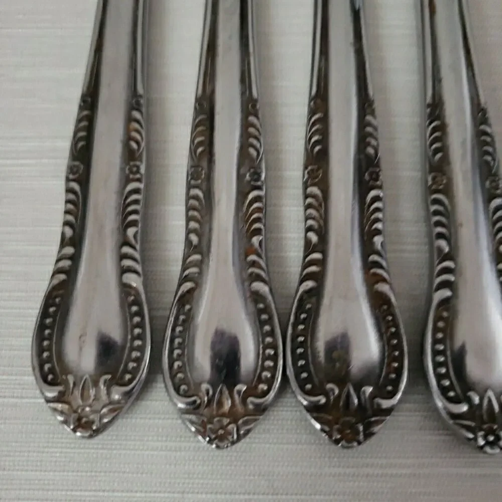 Columbia Stainless Dinner Knives Beaded Floral 8.5